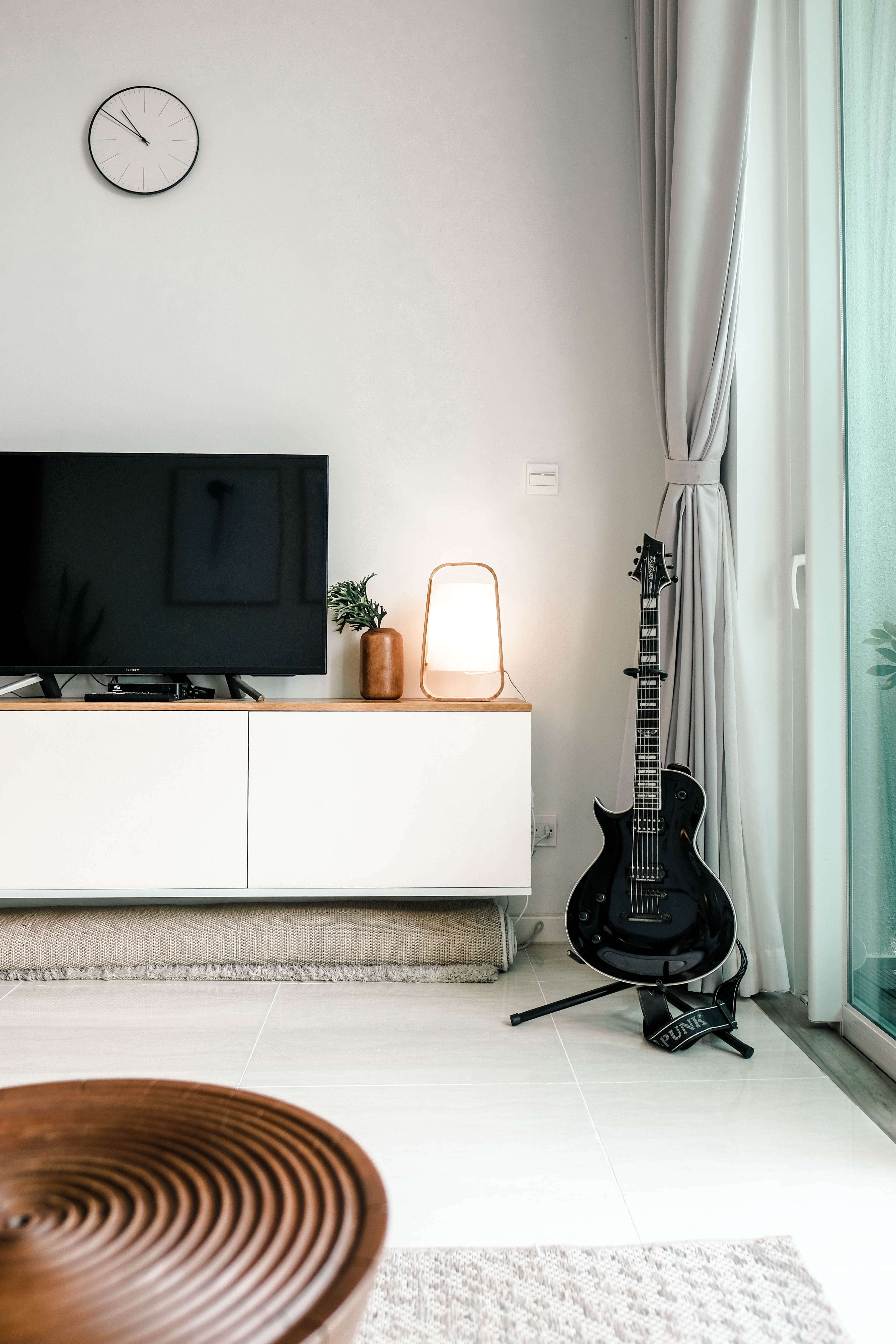 tv e chitarra(4).jpg